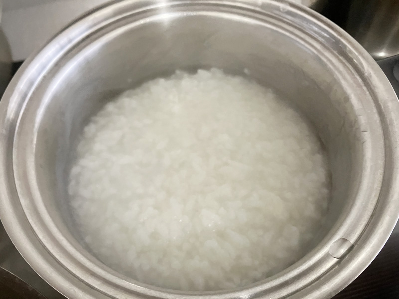 雪平鍋で炊いた全粥の状態