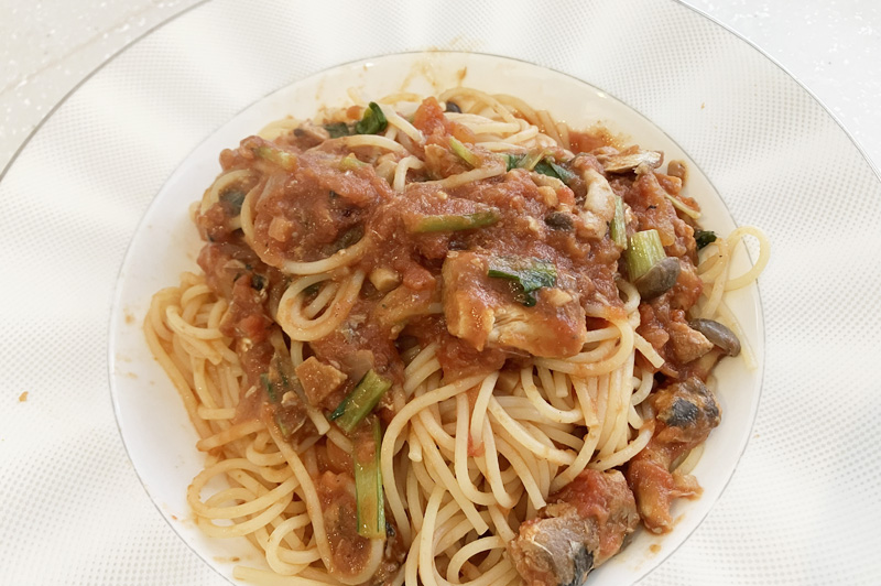 いわしの水煮缶を使ったトマトパスタ